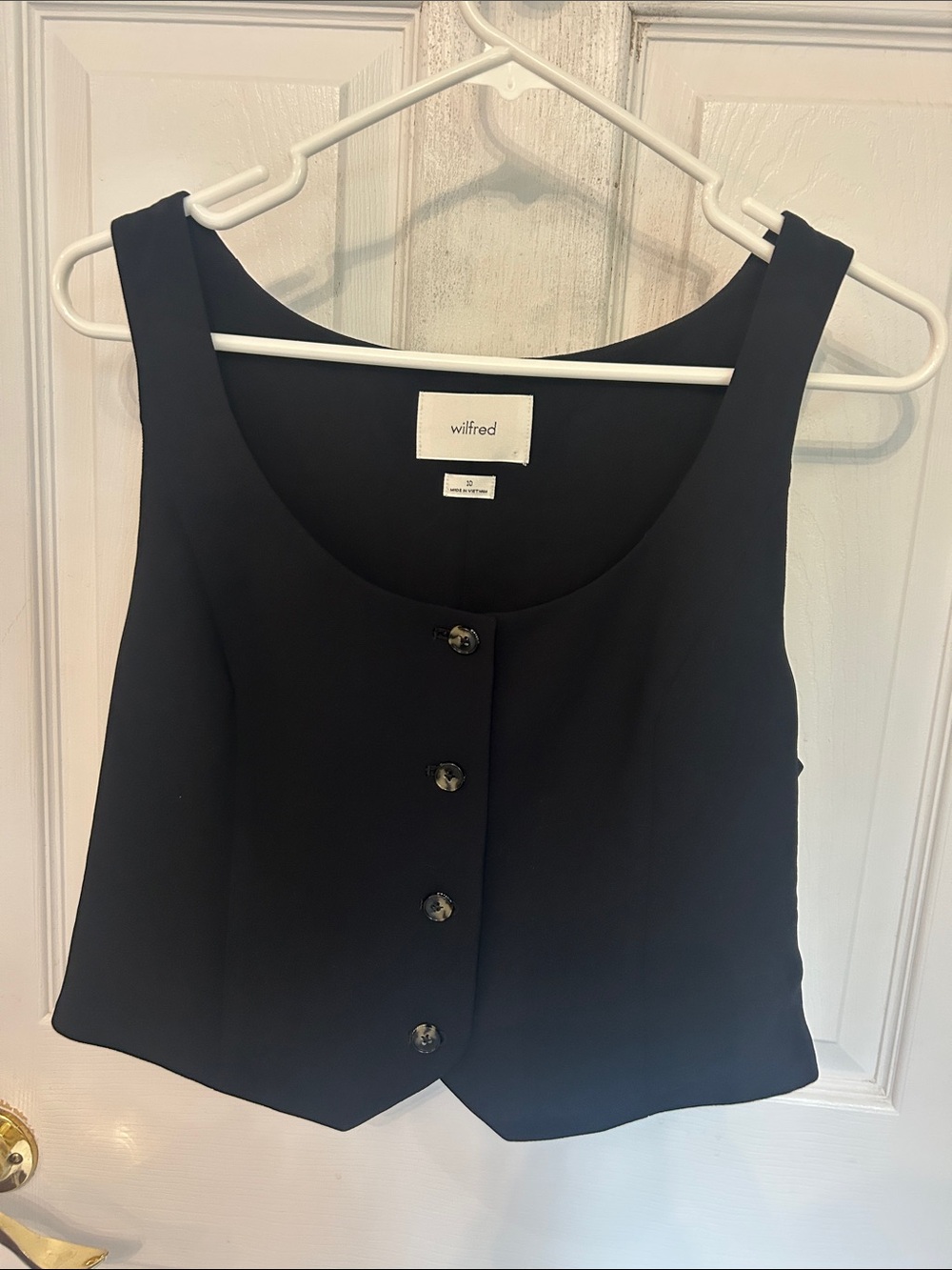 Wilfred Black Button-Front Crop Tank